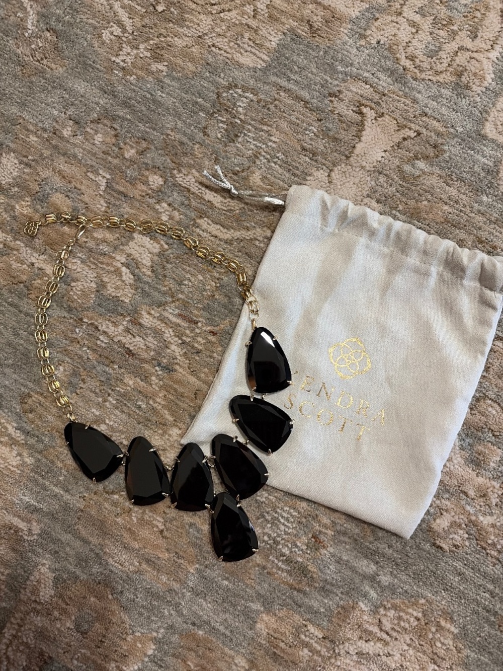 Kendra Scott necklace